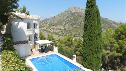 Casa Isabel para 4 personas — 4-Star Luxury Hotel in Calp, Spain