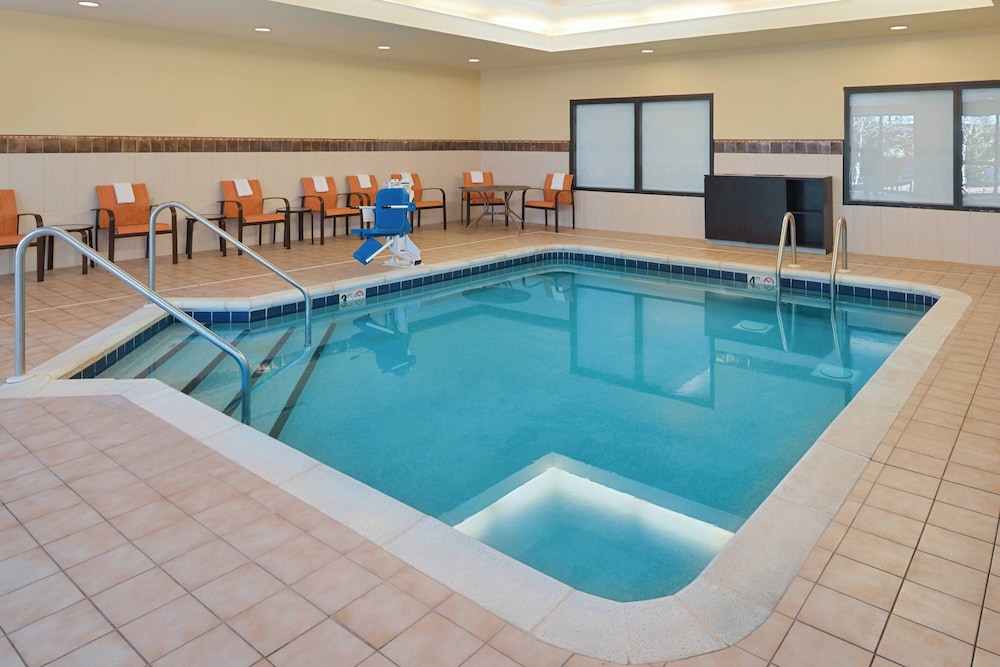 Country Inn & Suites by Radisson Brown Deer Milwaukee North - photo 21