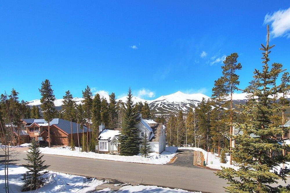 Mountain Majesty Manor Main Street by Pinnacle Lodging - photo 38