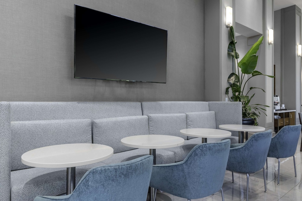 Hampton Inn & Suites Arlington Crystal City DCA - photo 5