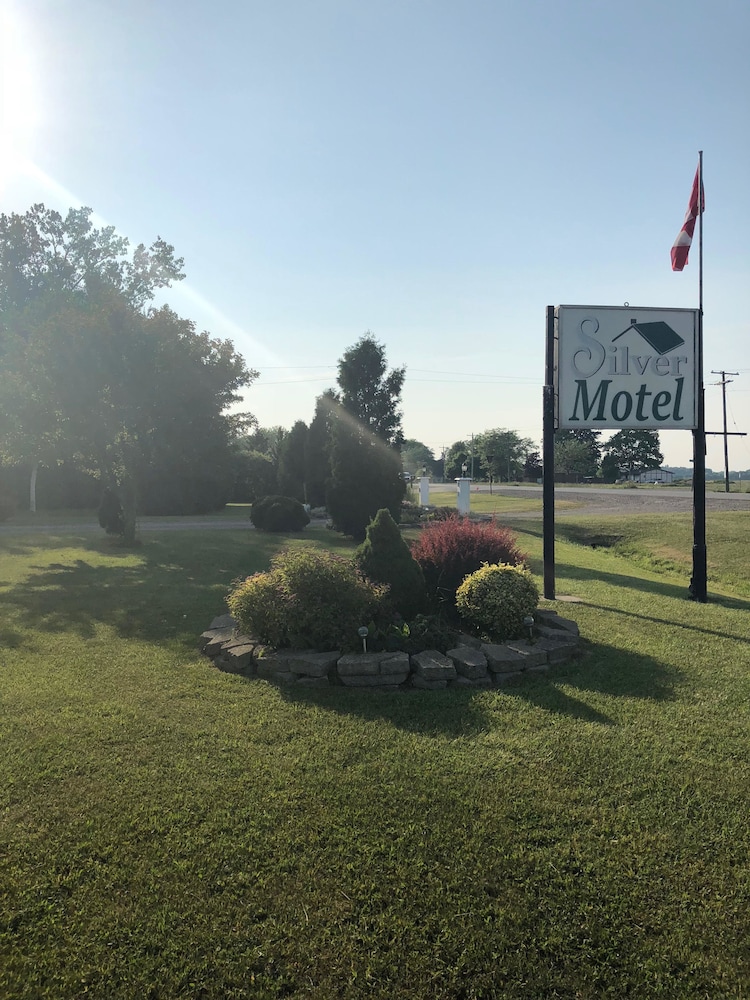 Silver Motel - carbon neutral hotel in Chatham
