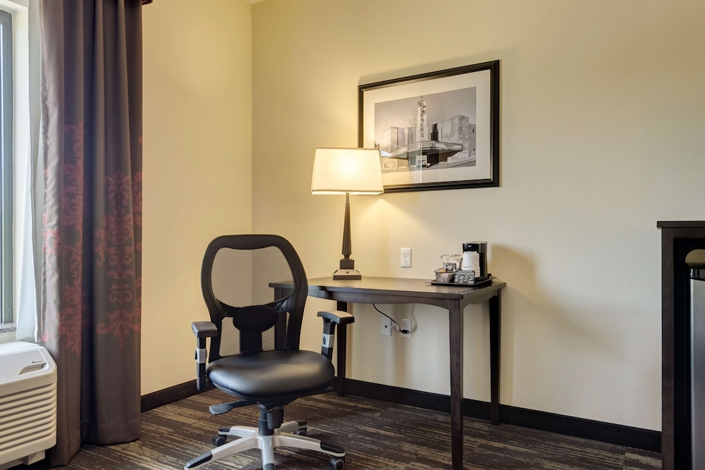 Hampton Inn Poplar Bluff - photo 17
