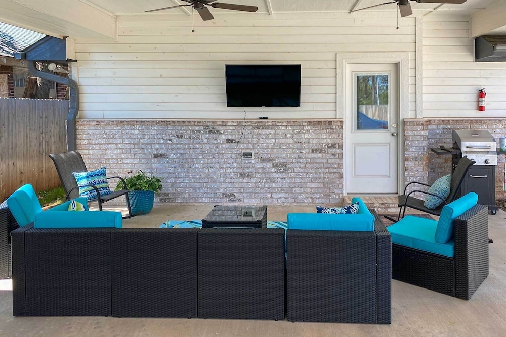 Modern OKC Retreat: Half mile to Plaza District - photo 11