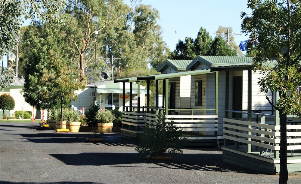 Junee Tourist Park - carbon neutral hotel in Junee