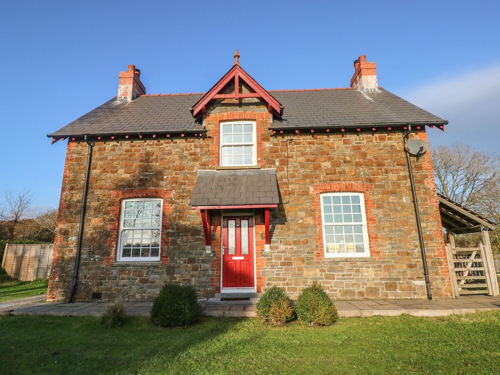 Maesoland Farm Carmarthen — 4-Star Luxury Hotel in Carmarthen, United Kingdom