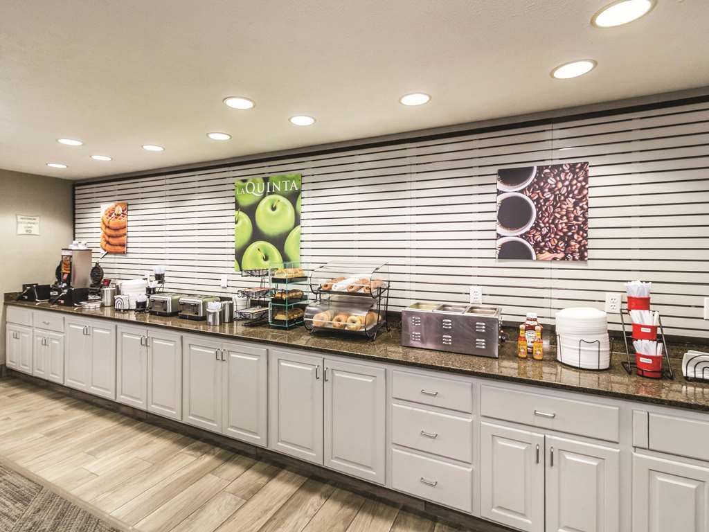 La Quinta Inn & Suites by Wyndham Fargo Medical Center - photo 32