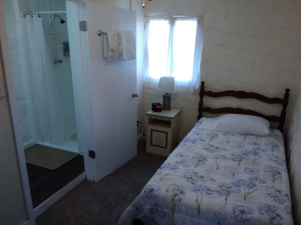 Shep's Miners Inn - photo 5