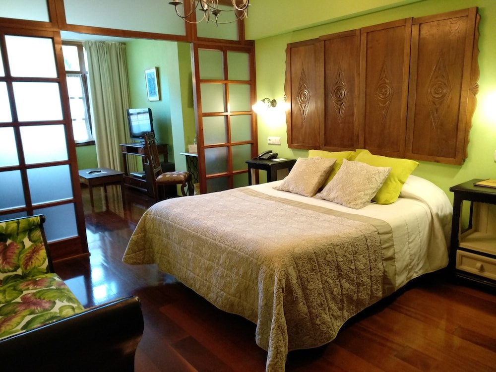 Casa Vieja Del Sastre 4360850 — Cudillero