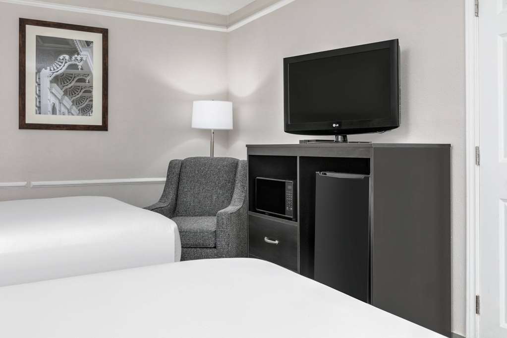 Baymont by Wyndham Austin University Area - photo 2