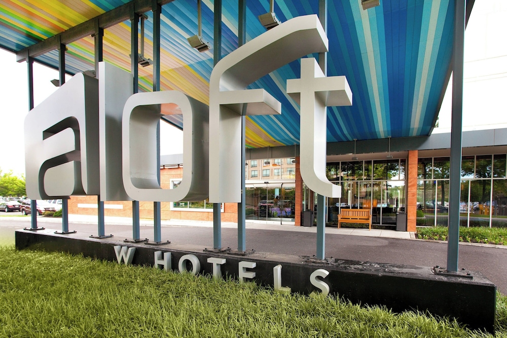 Aloft Philadelphia Airport - photo 22