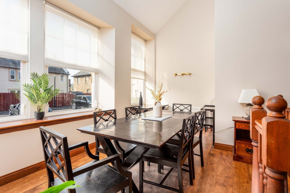 Cromwell Corner Donnini Apartments — 4-Star Luxury Hotel in Ayr, United Kingdom