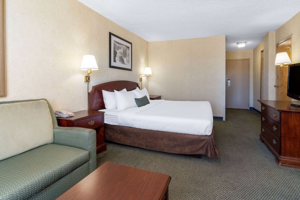 Ramada by Wyndham Reno Hotel and Casino - photo 17