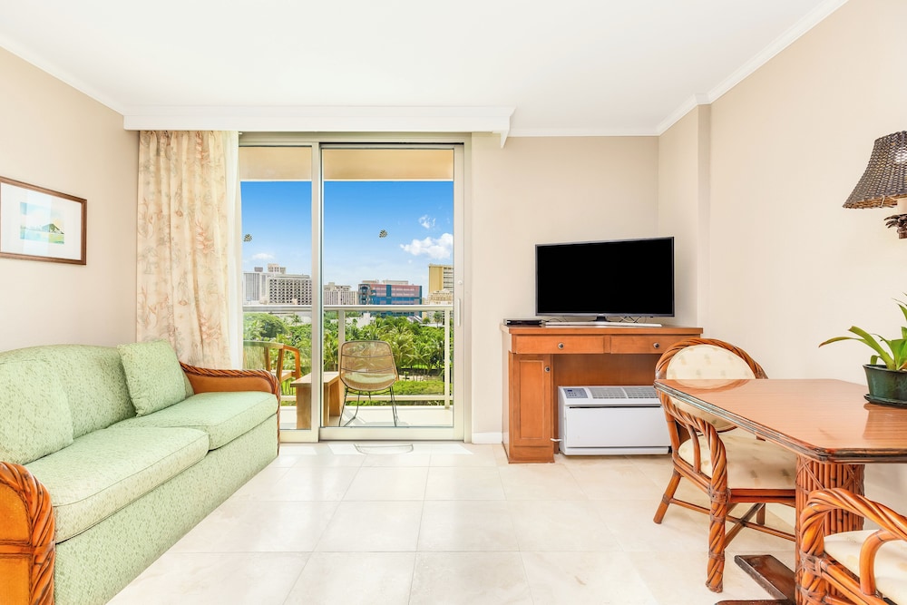 Luana Waikiki Hotel & Suites - photo 50
