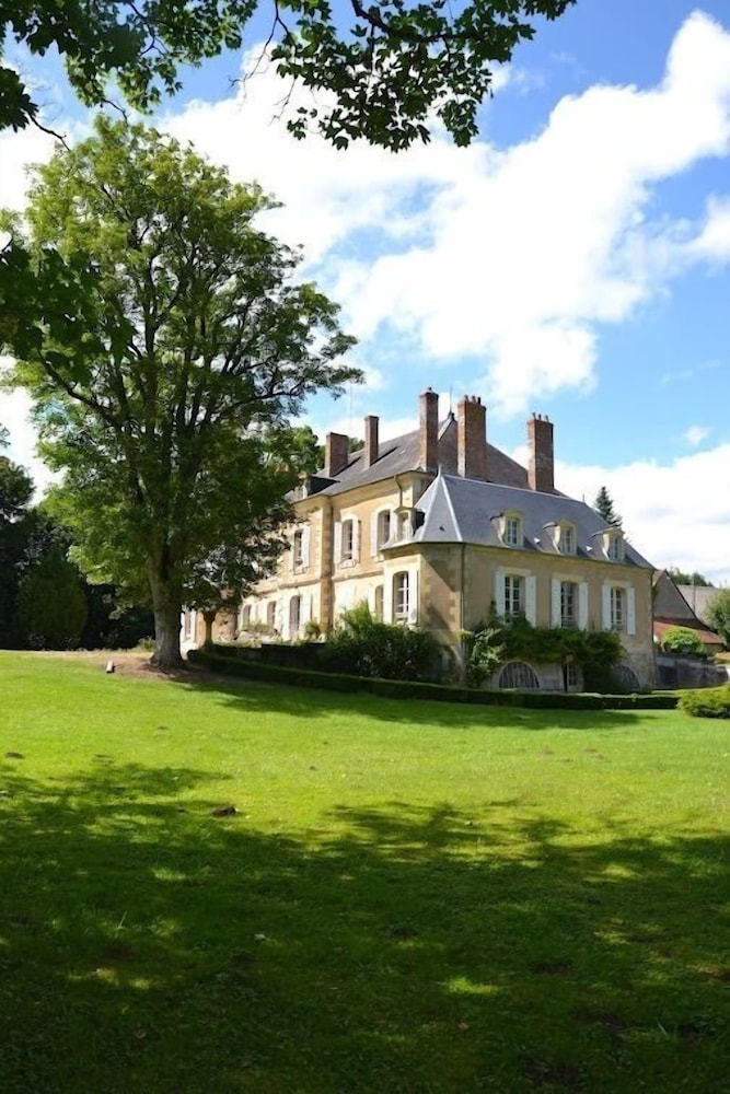Manoir de Curty - carbon neutral hotel in Imphy
