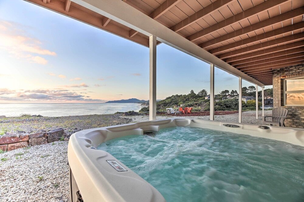 Luxurious Newport Estate w Spa & Lighthouse Views - photo 12