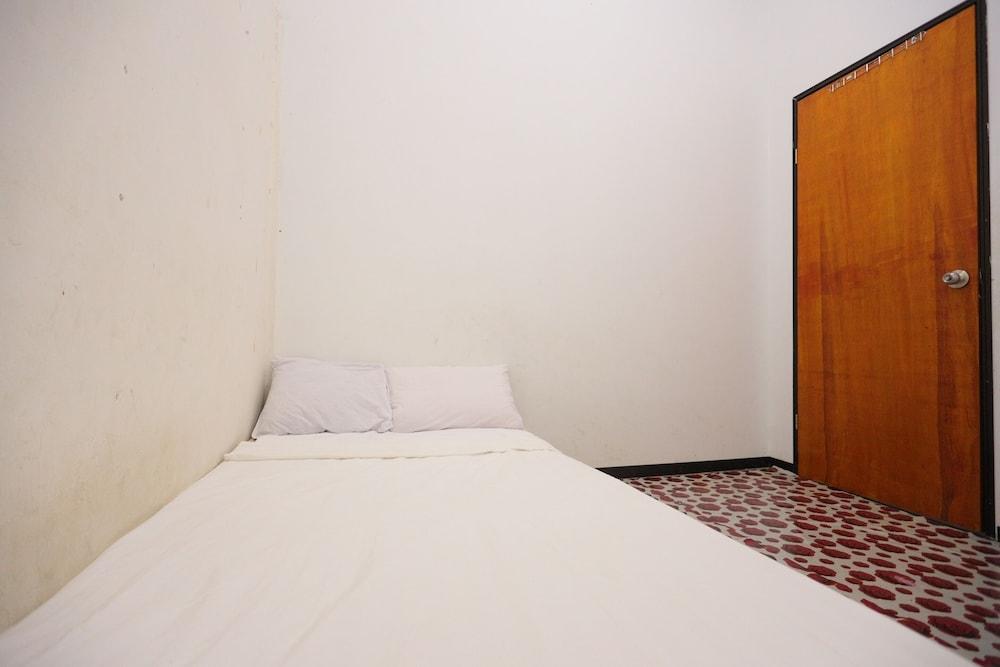 Spot On 93445 Penginapan Alfafa Scorpio — Batam