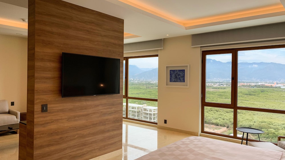 Holiday Inn & Suites Puerto Vallarta Marina & Golf by IHG