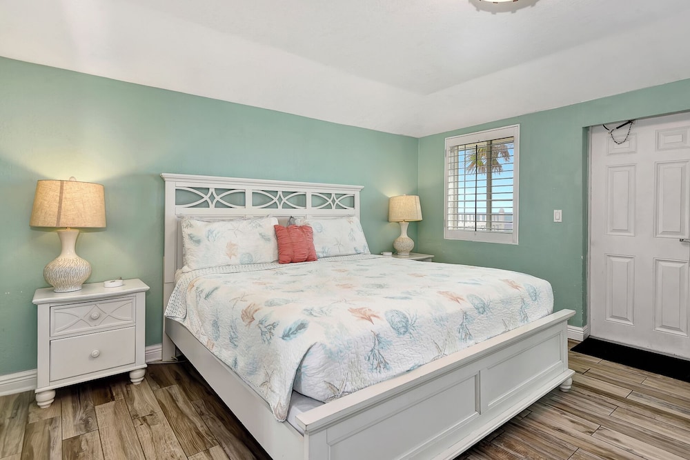 Shoreline Suites & Cabana Cottages - photo 45