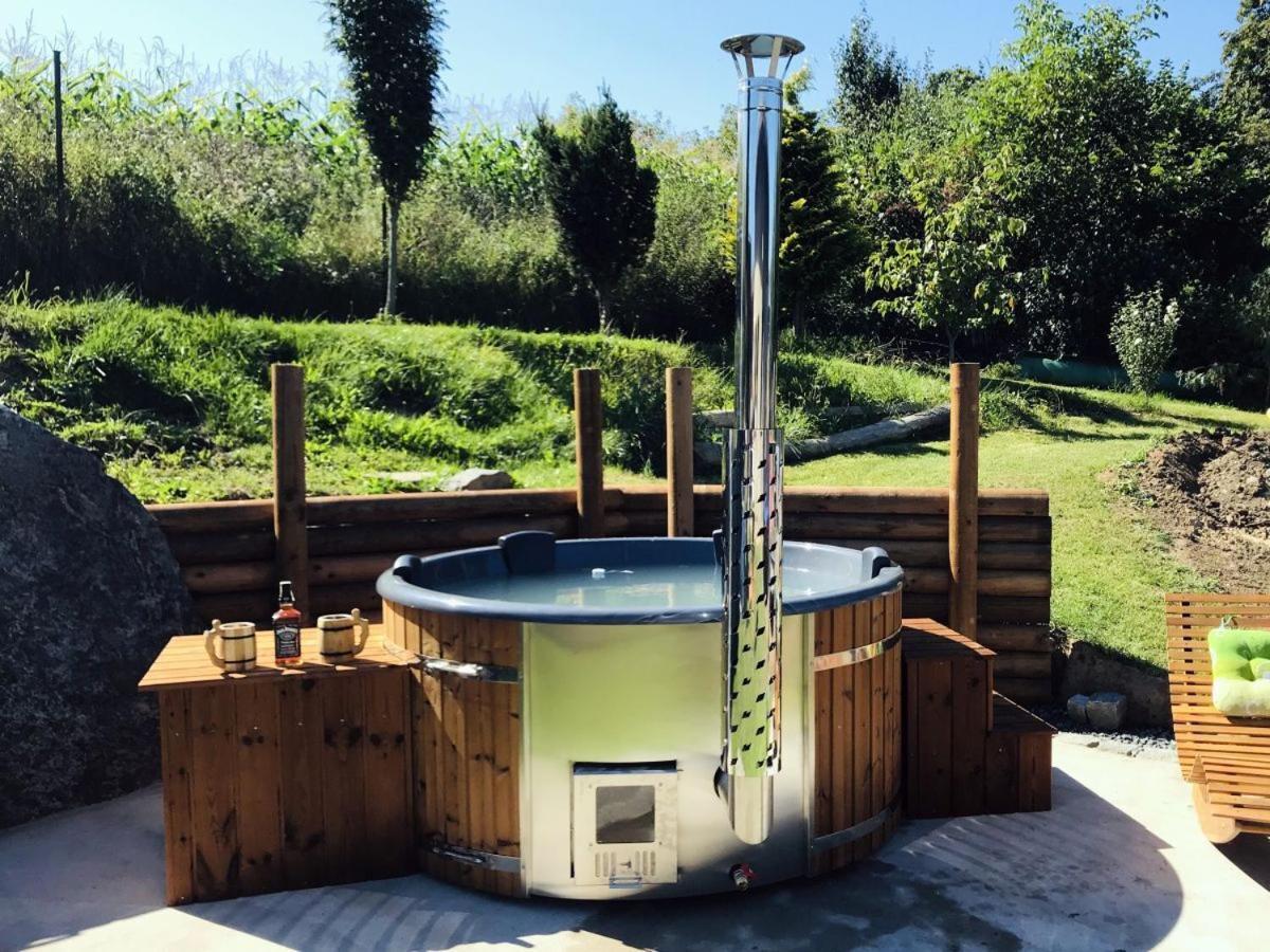 Chata u rybníka Chrastná in Osecna, Czech Republic