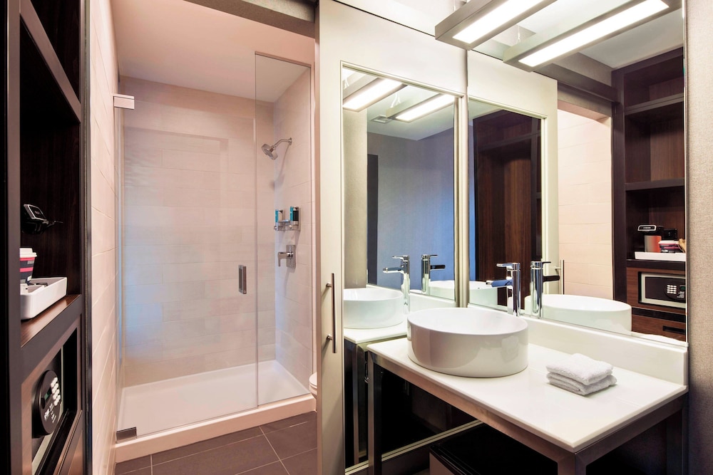 Aloft by Marriott Boston Seaport District - photo 11