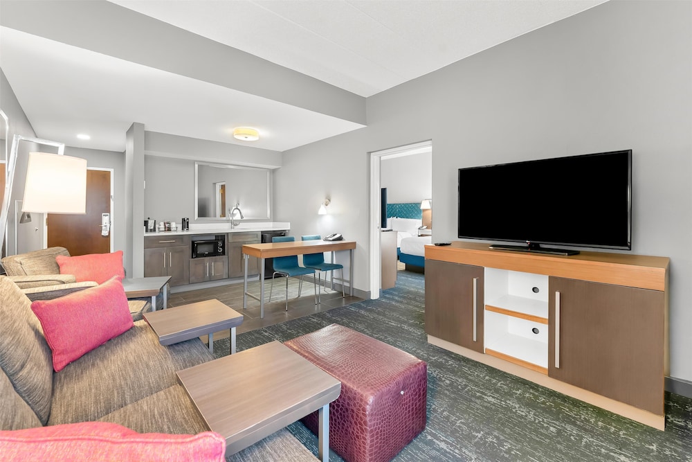 Hampton Inn & Suites Newtown - photo 88