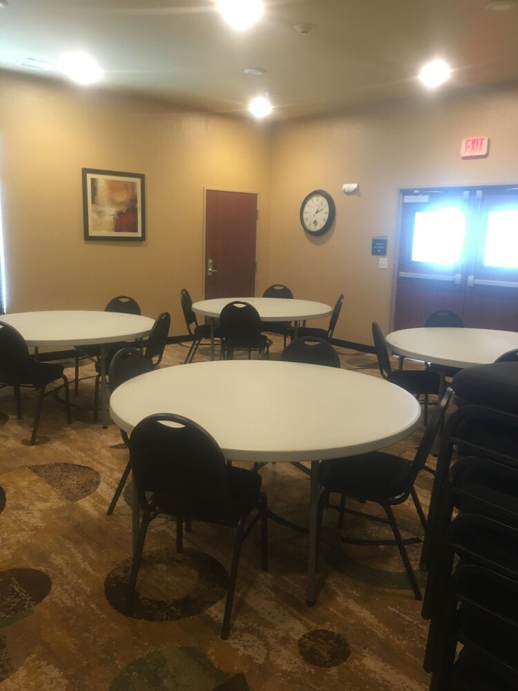 Cobblestone Hotel & Suites Jefferson - photo 41