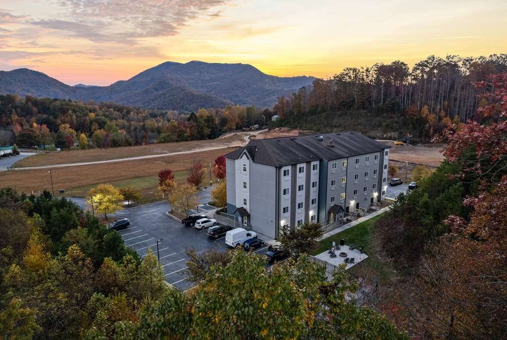 Microtel Inn & Suites By Wyndham Sylva Dillsboro Area - photo 4