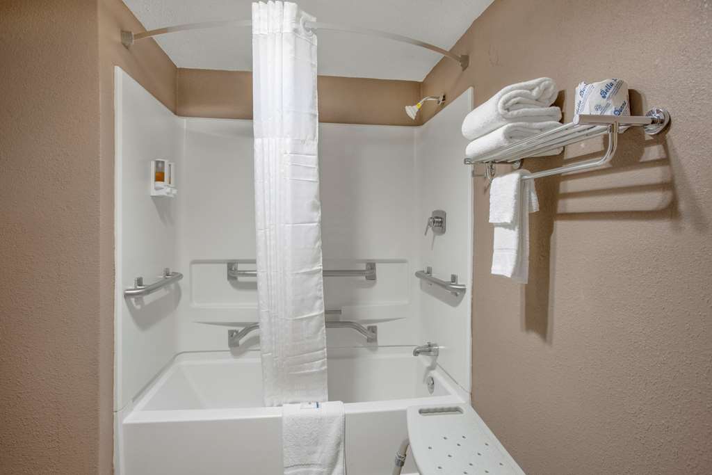 Rodeway Inn & Suites Grand Rapids Southeast - photo 28