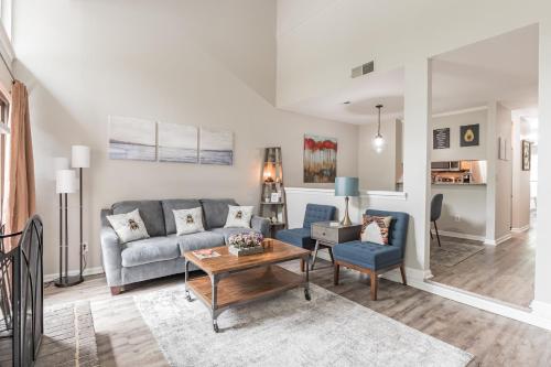 Modern Cozy Townhome — 4-Star Luxury Hotel in Charlotte, United States