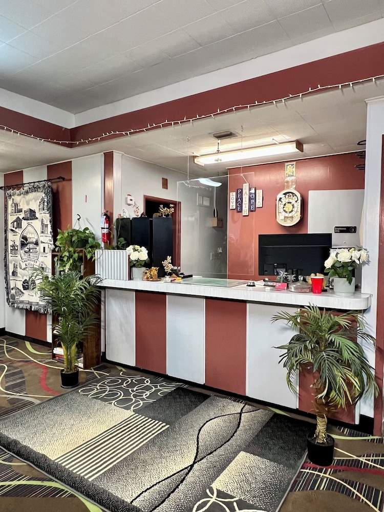 Village Inn Salina in Salina, United States