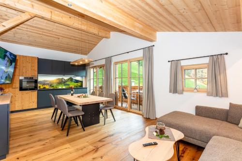 Biobauernhof Schneiderbauer — 4-Star Luxury Hotel in Unken, Austria