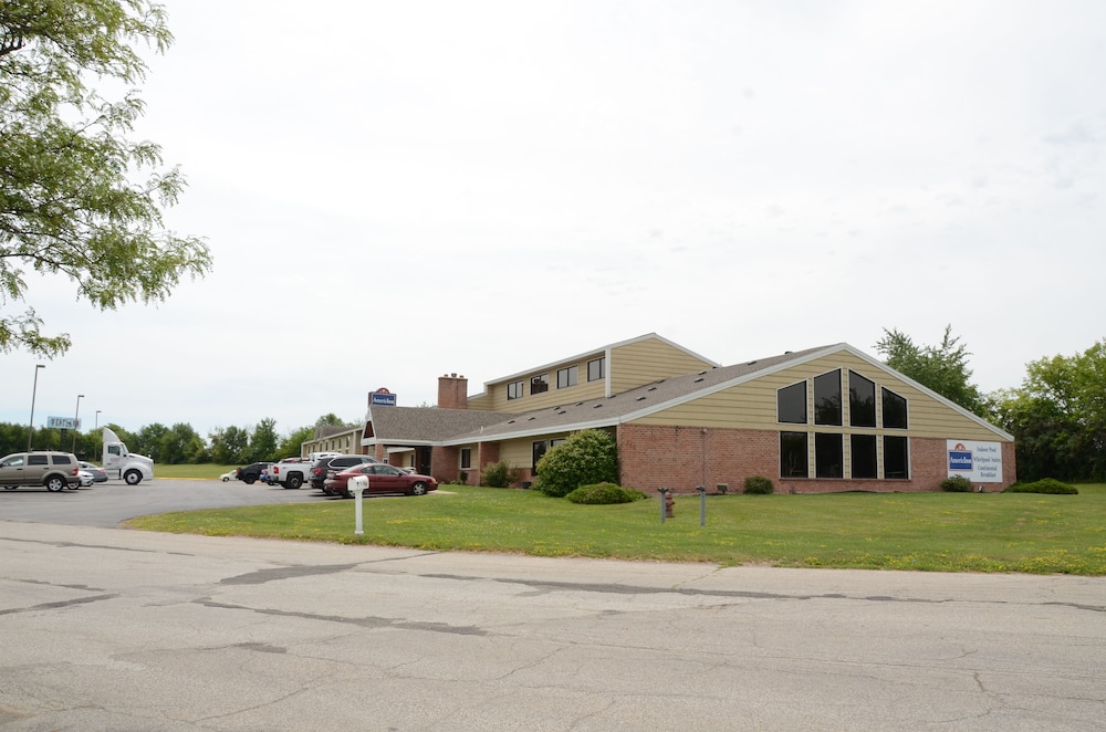 AmericInn by Wyndham West Burlington - photo 57