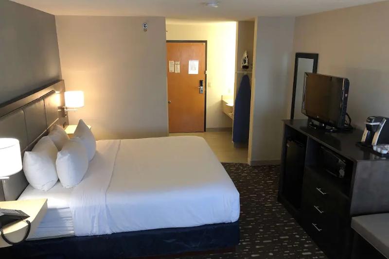 Wingate by Wyndham Auburn - photo 25