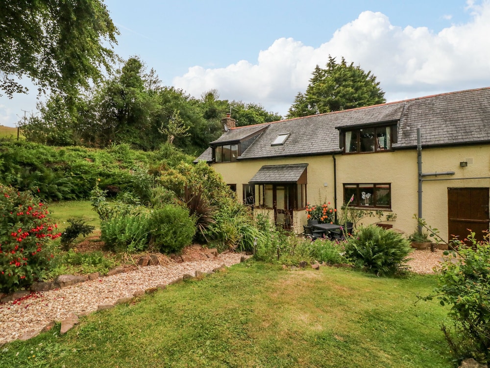 Elsworthy Farm Cottage — 4-Star Luxury Hotel in Minehead, United Kingdom