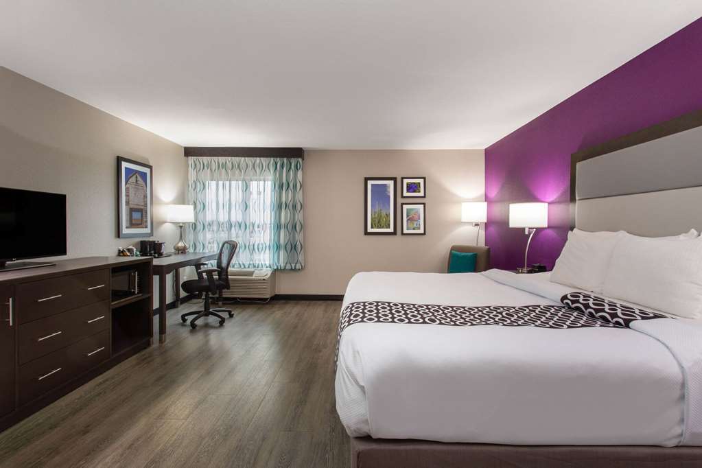 La Quinta Inn & Suites by Wyndham Effingham - photo 20