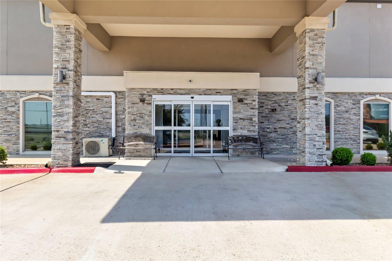 Econo Lodge Bryan TX - photo 4