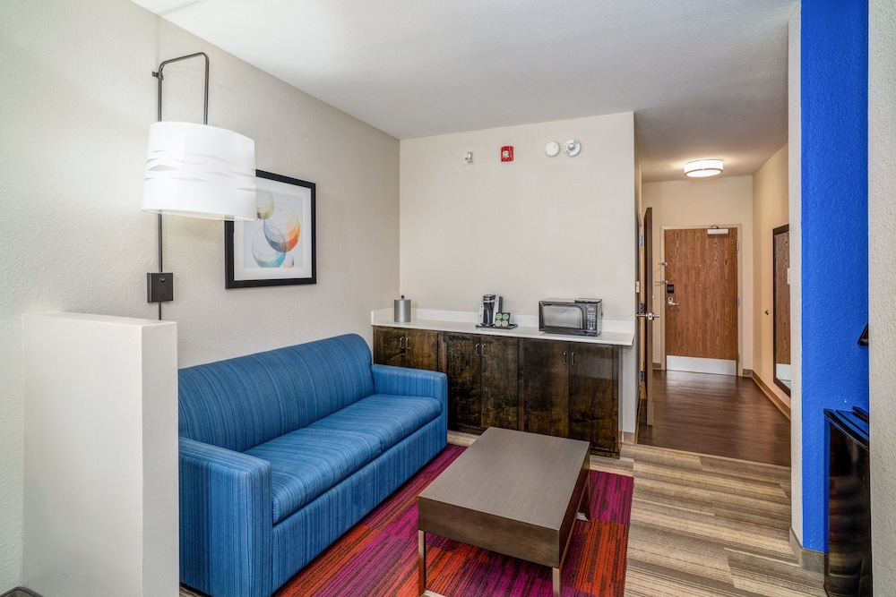 Holiday Inn Express and Suites Winona North by IHG - photo 14