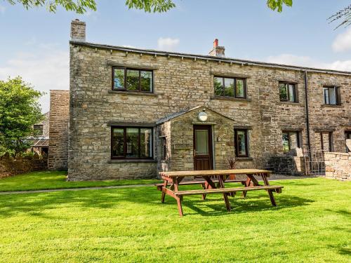 The Farmhouse — 4-Star Luxury Hotel in None, United Kingdom