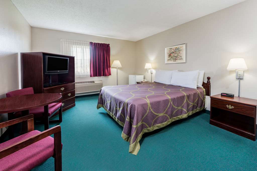 Super 8 by Wyndham Jerseyville - photo 10