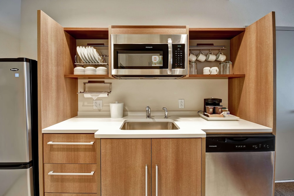 Home2 Suites by Hilton Springfield North - photo 11