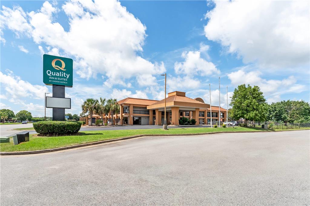 Quality Inn & Suites near Robins Air Force Base - photo 4