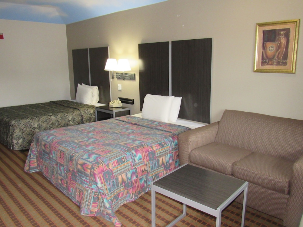 Camelot Inn & Suites Highway 290 NW Freeway - photo 9