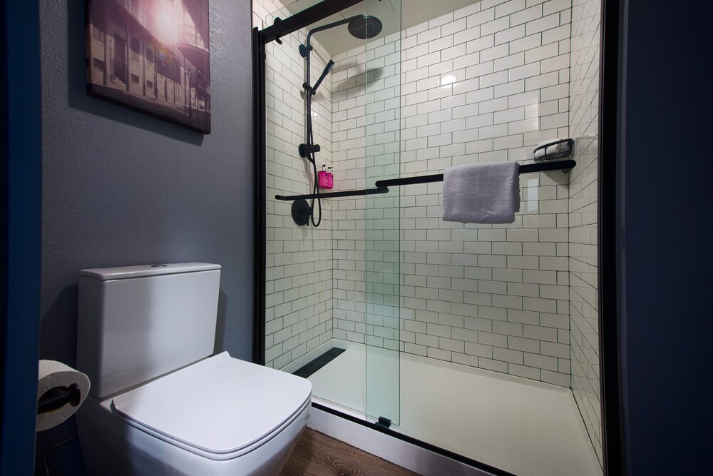 Moxy Atlanta Midtown - photo 32