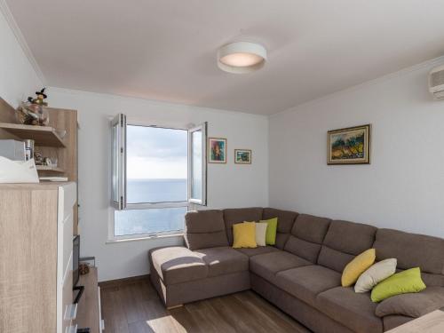 Apartment Gigi Two Bedroom Apartment with Terrace and Sea View
