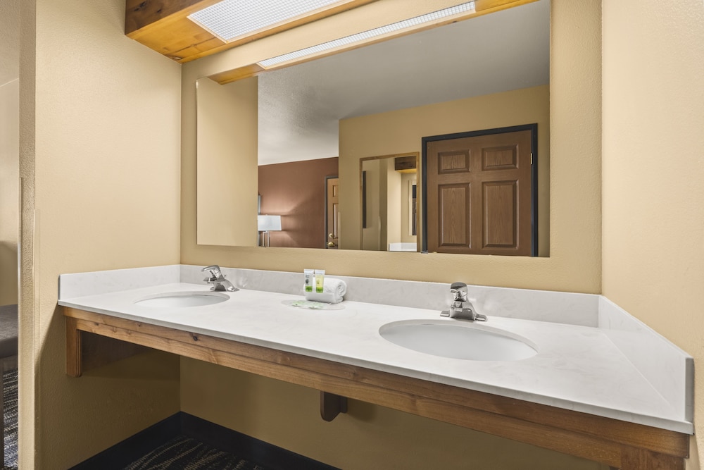 Bitterroot River Inn & Conference Center - photo 18