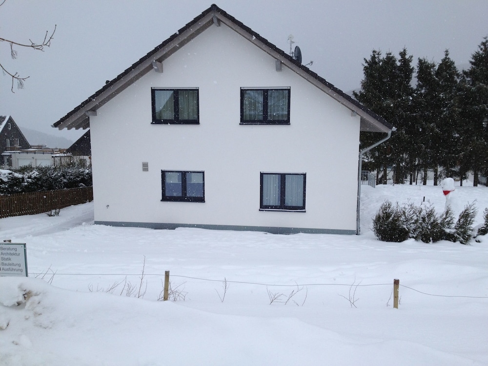 Garden view Villa in Medebach Kustelberg — 4-Star Luxury Hotel in Medebach, Germany