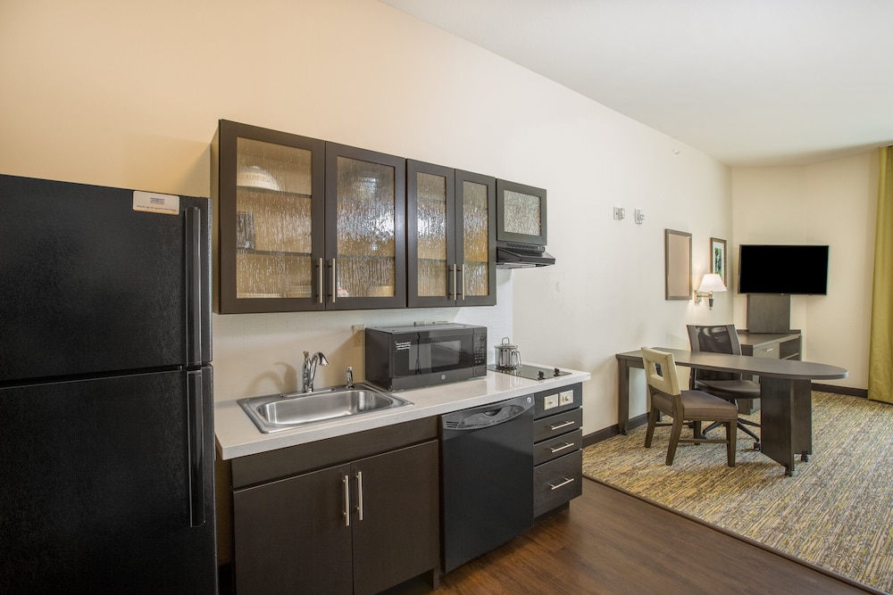 Candlewood Suites Bellevue by IHG - photo 15