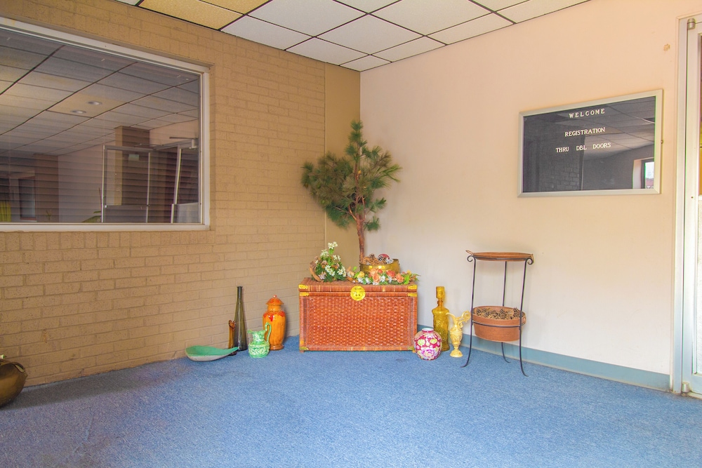 HomeTown Inn by OYO Liberal KS - photo 54
