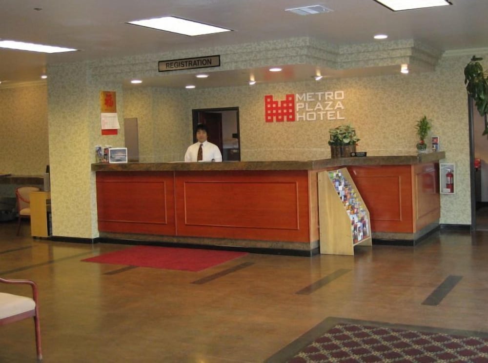 Metro Plaza Hotel - photo 4