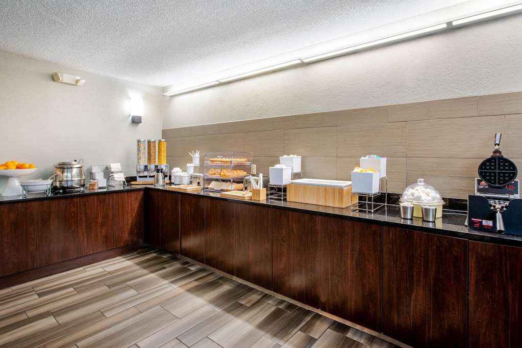 La Quinta Inn & Suites by Wyndham Fort Lauderdale Tamarac - photo 40